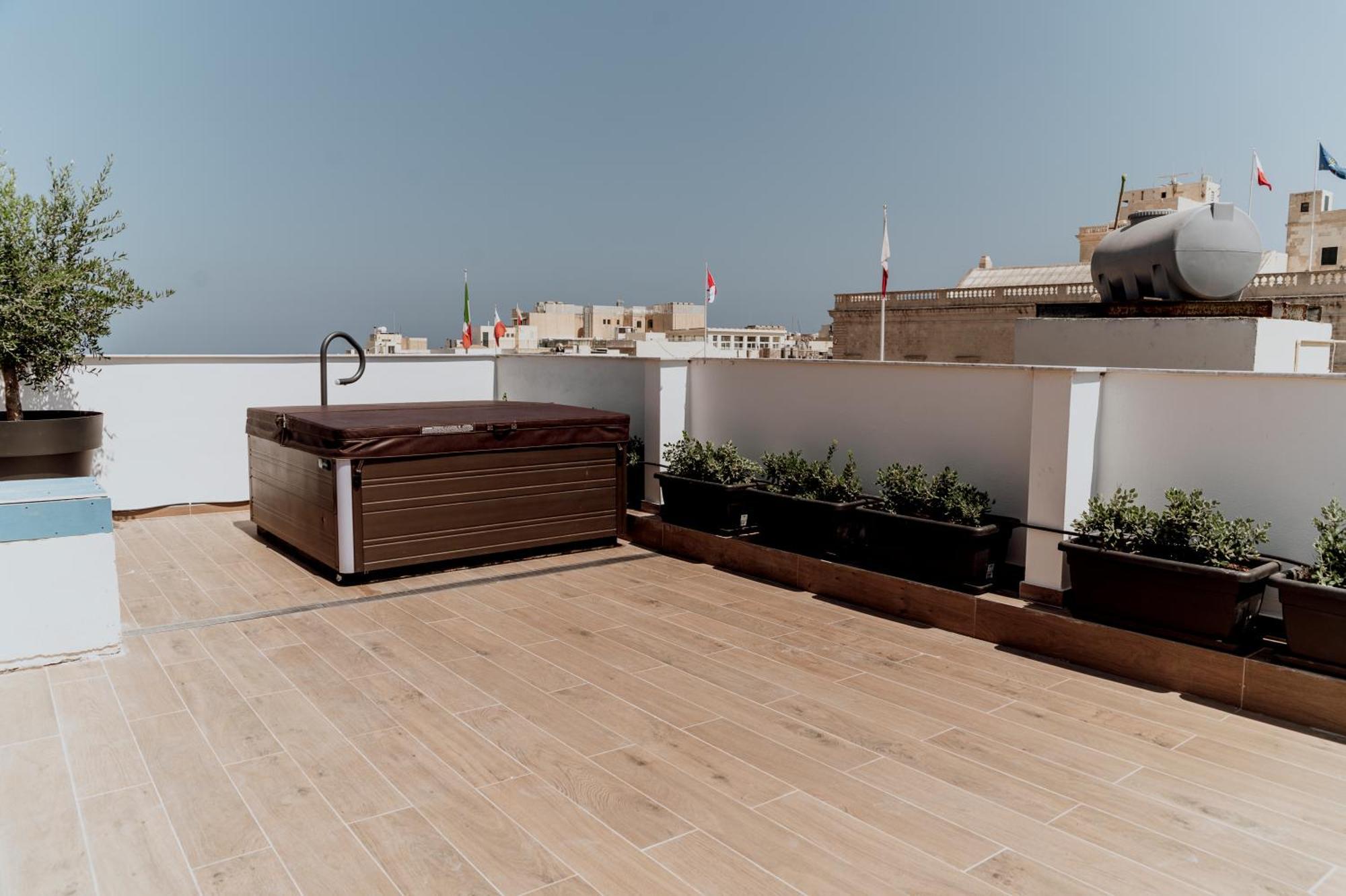 King Charles Hotel Βαλέτα Εξωτερικό φωτογραφία