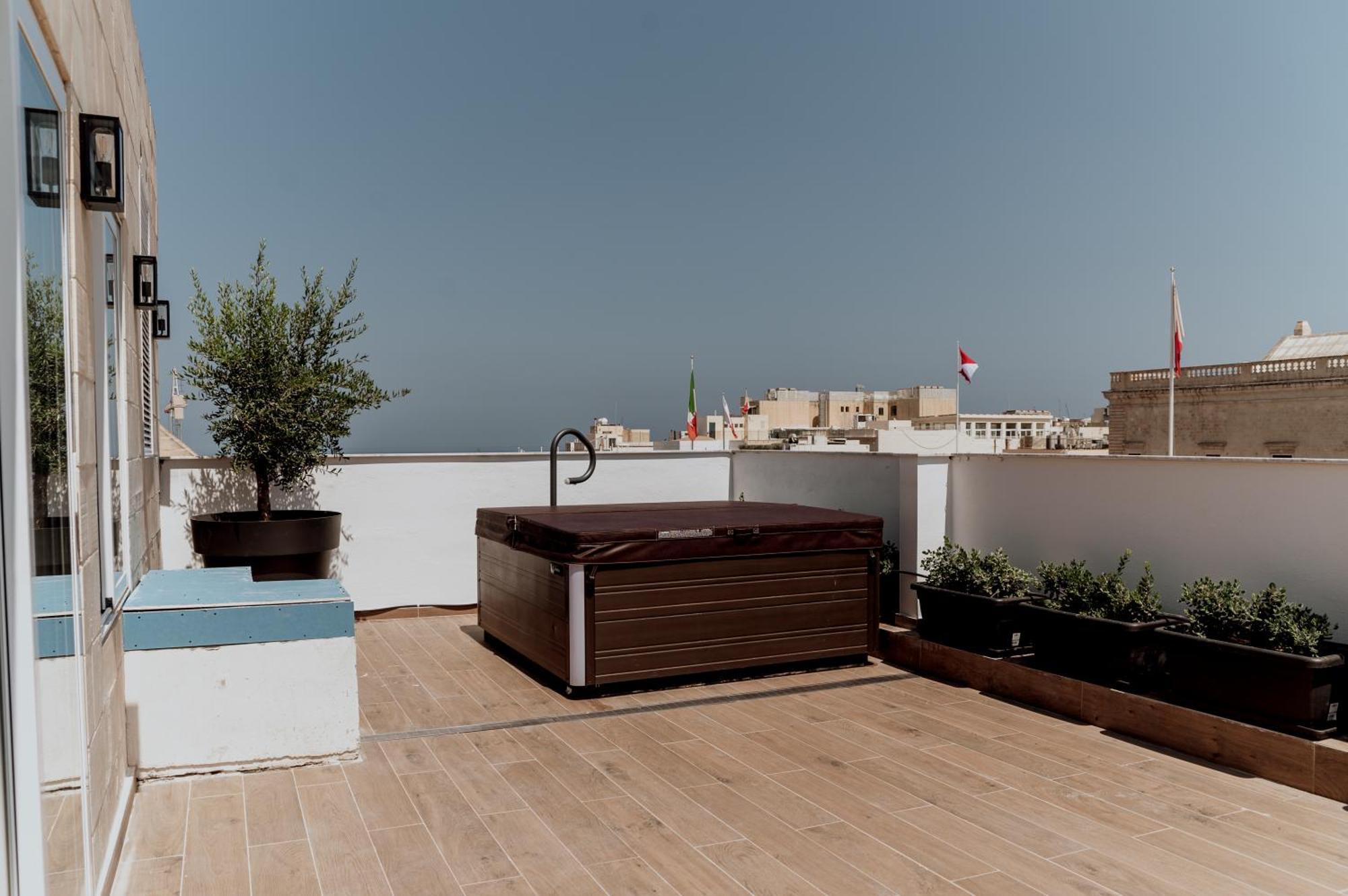 King Charles Hotel Βαλέτα Εξωτερικό φωτογραφία